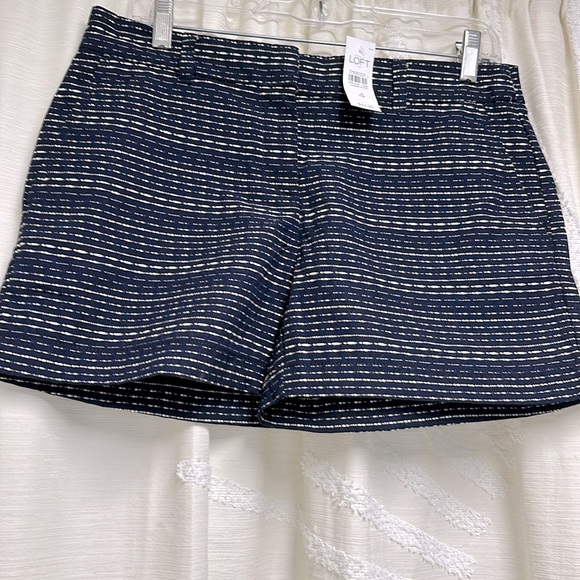 NWT Loft 4” shorts Navy and Ivory size 4 - Picture 1 of 2